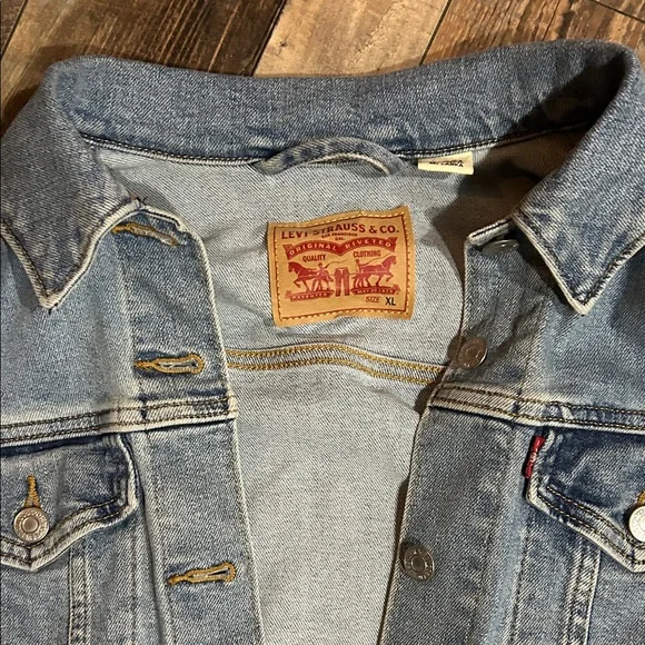 Levi's Light Blue Denim Jacket - Picture 2 of 6